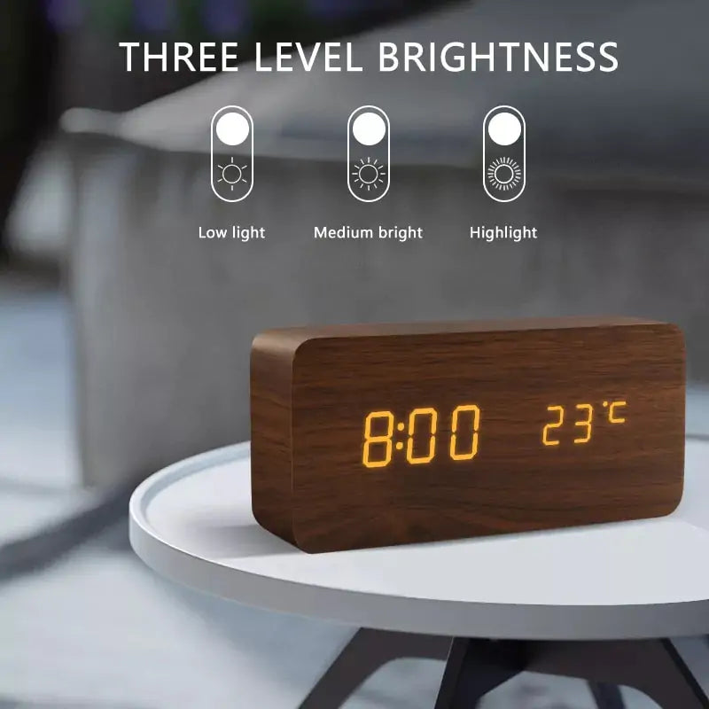 Reloj LED con alarma